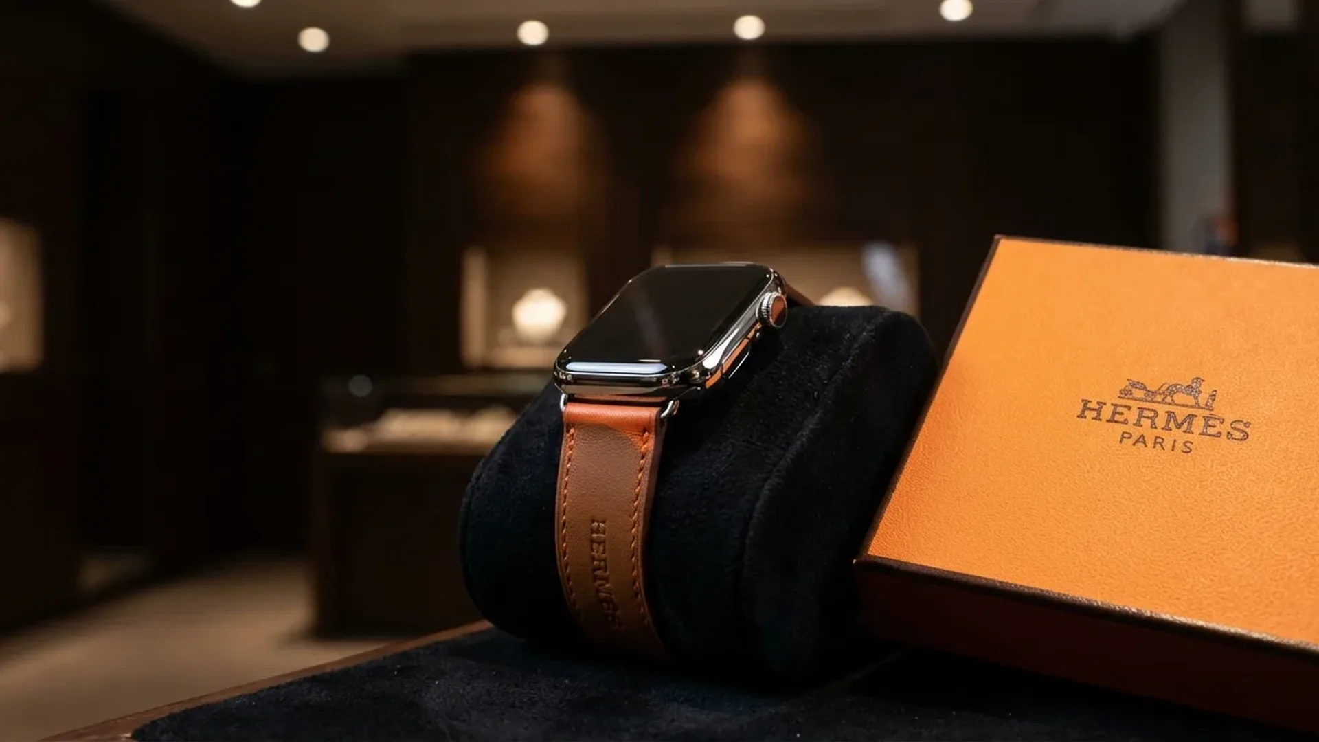 Apple Watch Hermès με δερμάτινο λουράκι και πορτοκαλί κουτί συσκευασίας