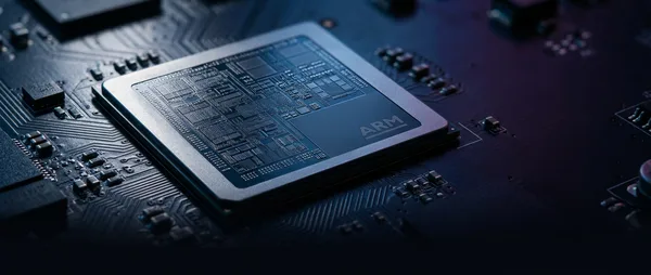Πώς η ARM Μετατρέπεται από Σχεδιαστής σε Κατασκευαστή Chips